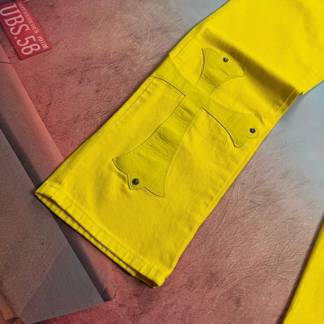 🅿️320 🔘Style number-KL115 🔘Cro Heart𝐂𝐡𝐫𝐨𝐦𝐞 𝐇𝐞𝐚𝐫𝐭💥Breaking hot style💥New York limited edition large leather label dopamine yellow jeans* [Same style as Fan Cheng] Charming dopamine personality jeans A must-have for fashionistas. The same style as the stars. A model touted by many bloggers. This new style of pants is perfect both in shape and upper body. It is no exaggeration to say that making a pair of jeans is equivalent to the time of making 20 short-sleeved pants. The fabric is made of high-quality imported denim. It has a unique high-end texture. I am very satisfied with it after washing and proofing several times.  Size: S M L XL (28.30.32.34) Color: Yellow